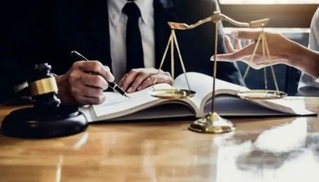 كيف تتصرف إذا اتهمت بالسرقة