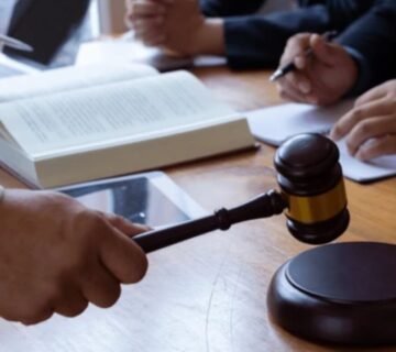 رفع دعوى في المحكمة الإدارية