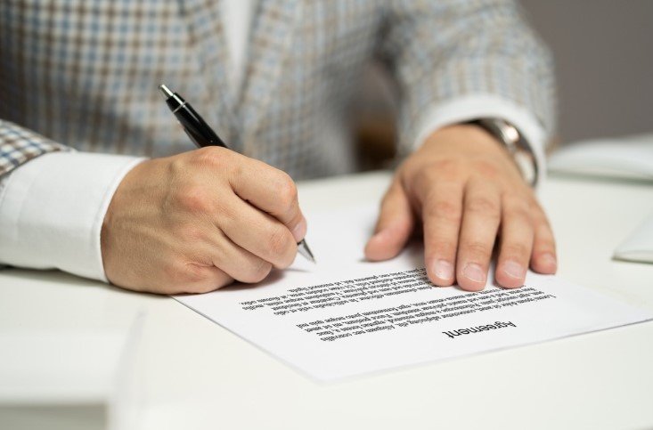 درجات الأقارب لاستحقاق إجازة الوفاة