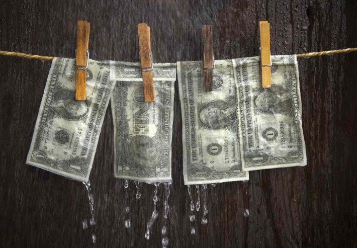 عقوبة غسيل الاموال