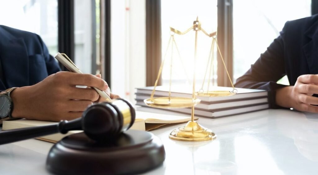 تعويض عن قرار فصل غير مشروع