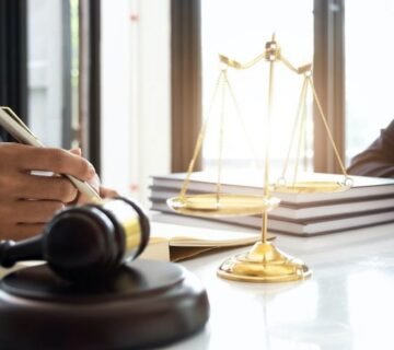 تعويض عن قرار فصل غير مشروع