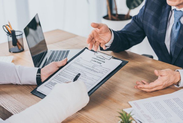إصابة العمل وحقوق الموظف