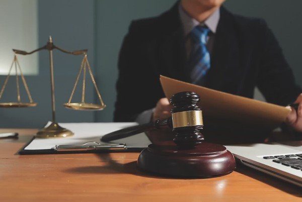 دعوى إخلال تعاقدي