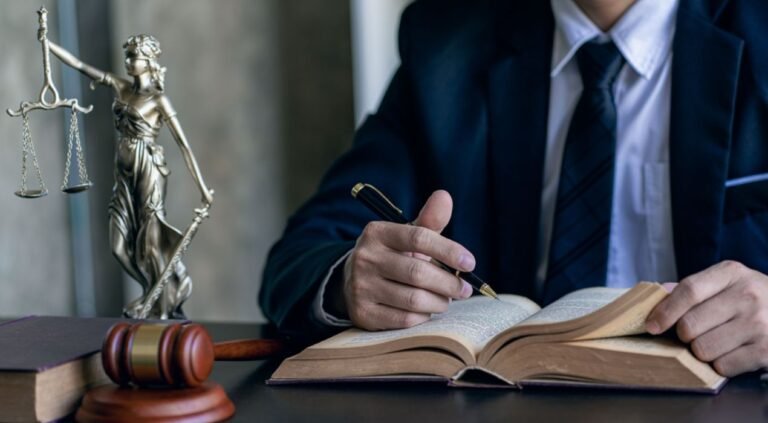 رفع دعوى قضائية على شخص